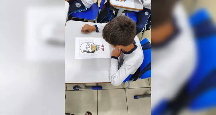 Confira os trabalhos dos alunos em sala de aula.