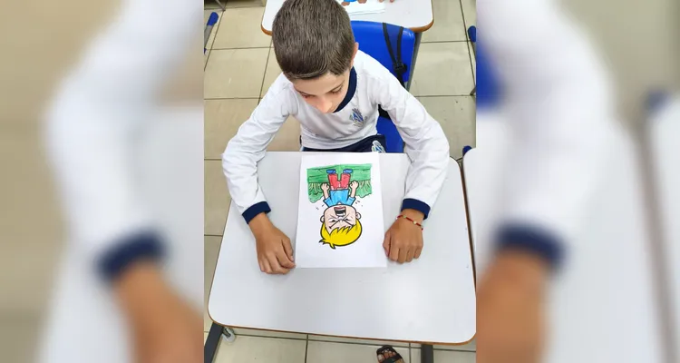Confira os trabalhos dos alunos em sala de aula.