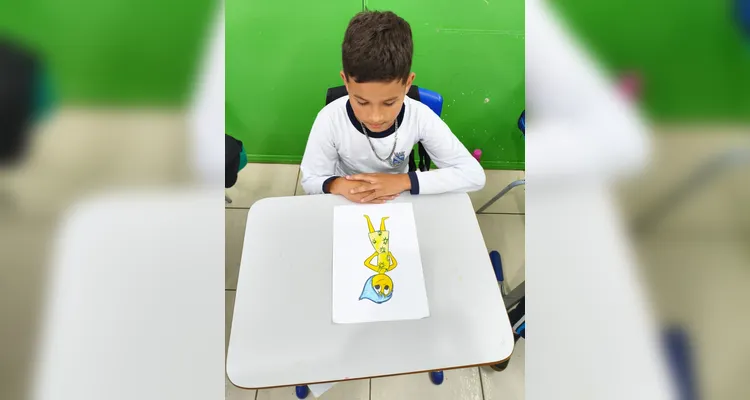 Confira os trabalhos dos alunos em sala de aula.
