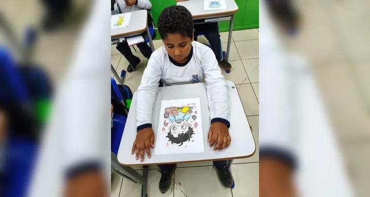 Confira os trabalhos dos alunos em sala de aula.