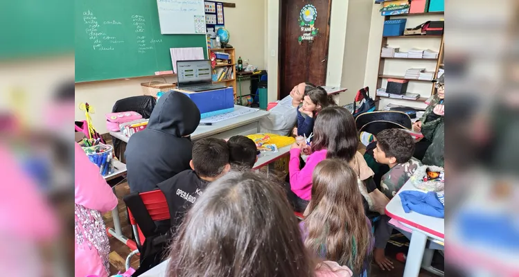 Os alunos assistiram ao conteúdo do projeto, realizaram rodas de conversa e confeccionaram gráficos sobre o consumo de leite.