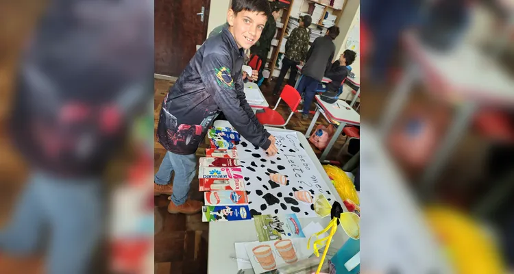 Os alunos assistiram ao conteúdo do projeto, realizaram rodas de conversa e confeccionaram gráficos sobre o consumo de leite.