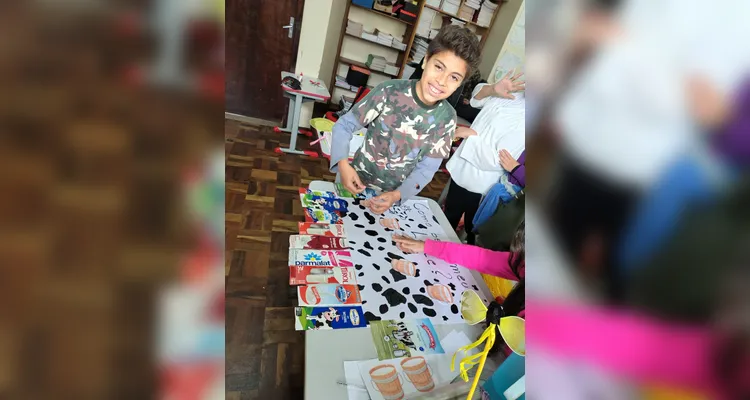 Os alunos assistiram ao conteúdo do projeto, realizaram rodas de conversa e confeccionaram gráficos sobre o consumo de leite.