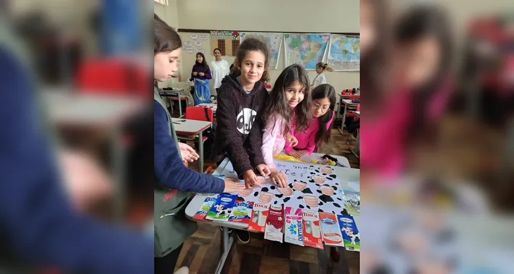 Os alunos assistiram ao conteúdo do projeto, realizaram rodas de conversa e confeccionaram gráficos sobre o consumo de leite.