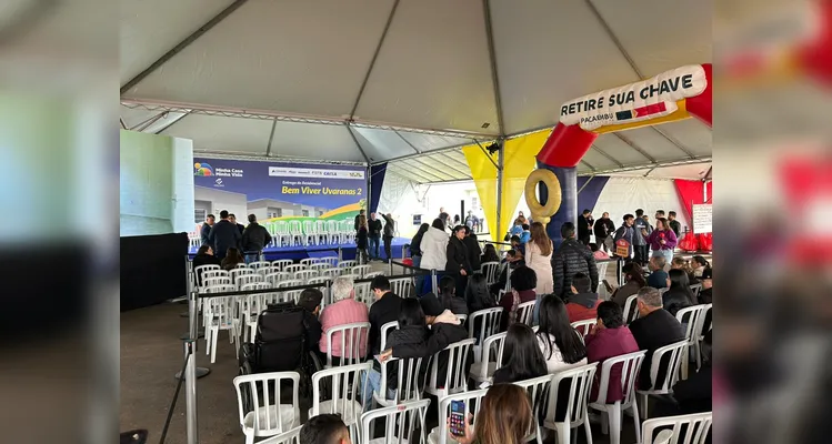 Ratinho entrega casas com investimento de mais de R$ 70 milhões em PG