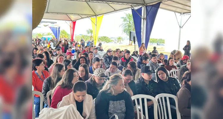 Ratinho entrega casas com investimento de mais de R$ 70 milhões em PG