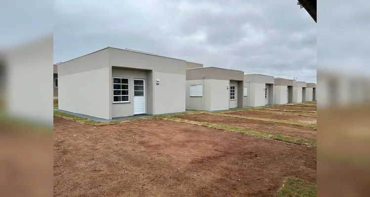 Ratinho entrega casas com investimento de mais de R$ 70 milhões em PG
