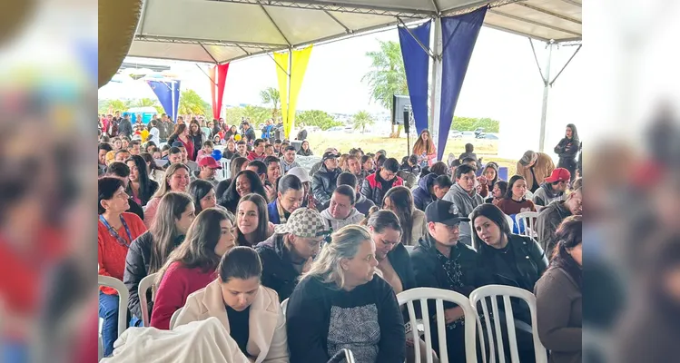 Ratinho entrega casas com investimento de mais de R$ 70 milhões em PG