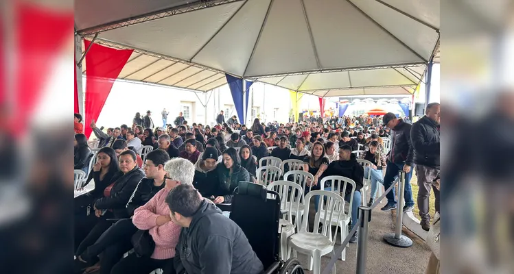 Ratinho entrega casas com investimento de mais de R$ 70 milhões em PG