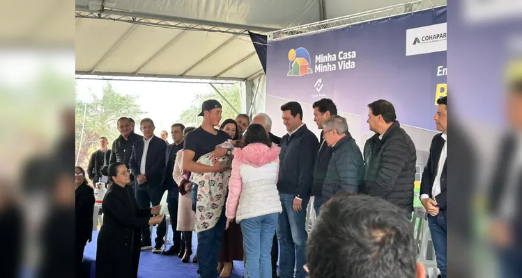 Ratinho entrega casas com investimento de mais de R$ 70 milhões em PG