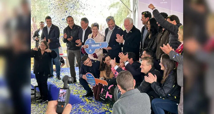 Ratinho entrega casas com investimento de mais de R$ 70 milhões em PG