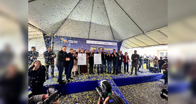 Ratinho entrega casas com investimento de mais de R$ 70 milhões em PG