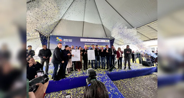 Ratinho entrega casas com investimento de mais de R$ 70 milhões em PG