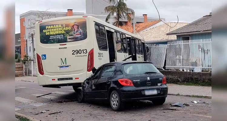 O acidente aconteceu por volta das 11h30, deste domingo (7)