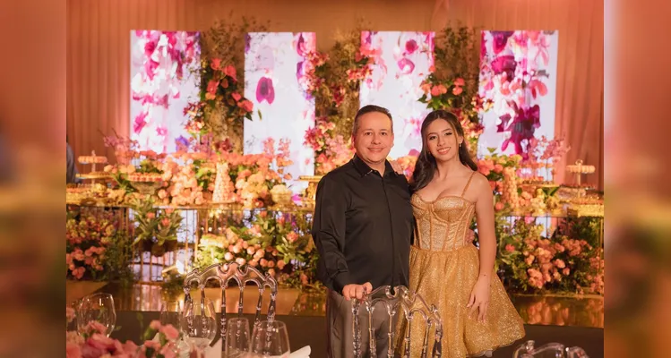 O tradicional Clube Piraiense recebeu, no último sábado (6), a celebração dos 15 anos de Ana Carolina Santos, filha de Aline Cristina Moura e Paulo Ricardo Pereira dos Santos.