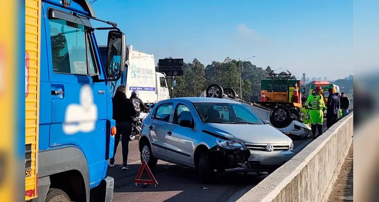 Caminhão invade BR-116 e família capota com crianças: ‘Horrível, ver tua família gritando’