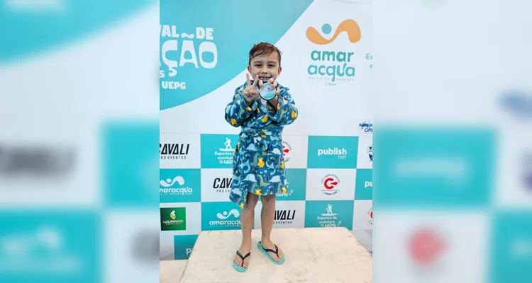 Festival de Natação em PG recebe mais de 300 atletas e arrecada 800 kg de alimentos