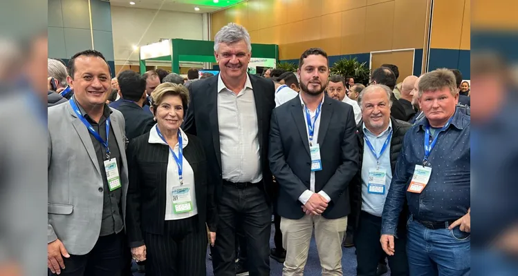 Mario Cezar, Elizabeth Schmidt, Juca Sloboda e demais lideranças municipais participaram do evento.
