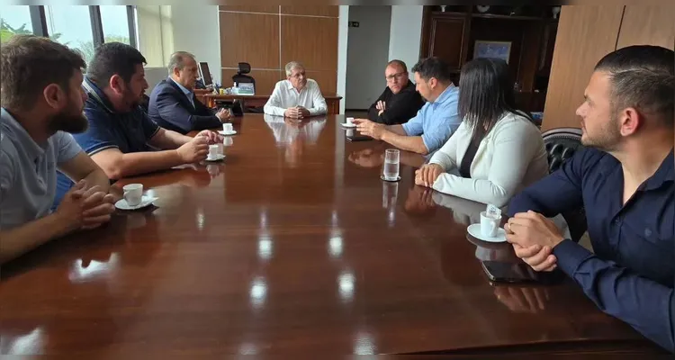 Jorge Lange recebeu os representantes de Rebouças.