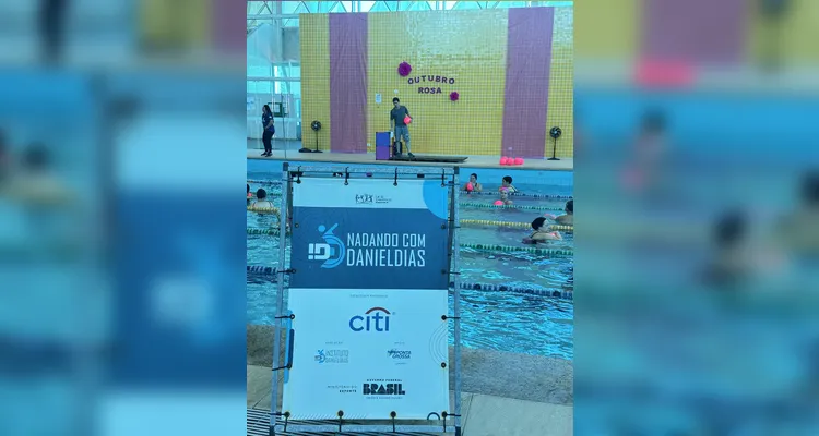 Nadando com Daniel Dias promove aula de conscientização com mães em PG