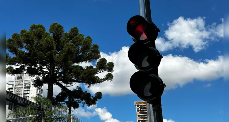 Ponta Grossa conta com semáforos inteligentes para otimizar o fluxo de veículos.