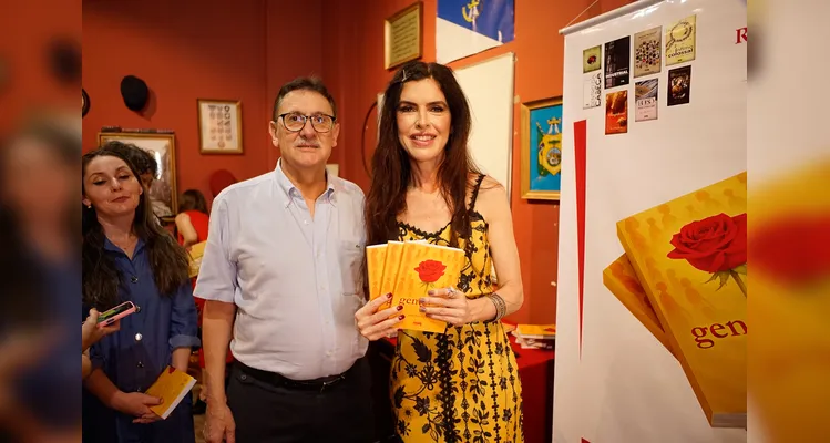 Renata e o escritor José Altevir Mereth Barbosa da Cunha
