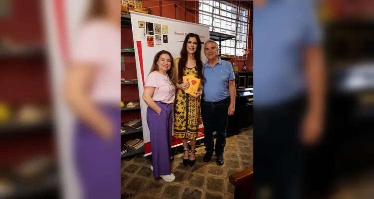 Renata e o casal Marisa de Bortoli e José de Bortoli