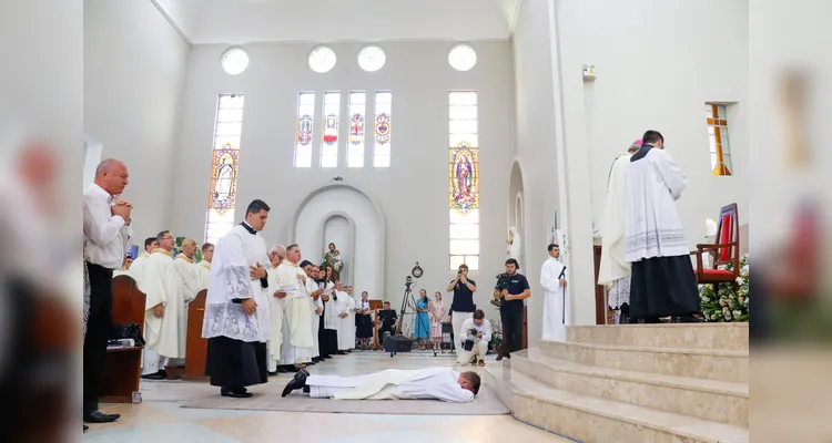 Diocese de Ponta Grossa celebra ordenação presbiteral de Iuri Nack Buss