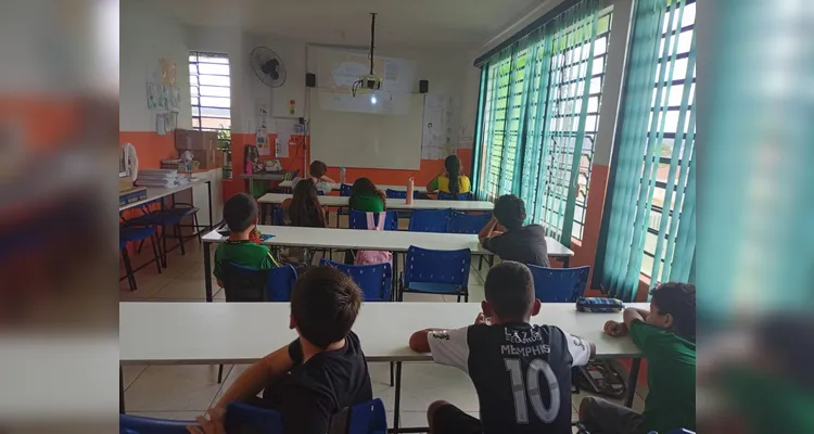 Estudantes extraíram importantes informações junto aos materiais do projeto e cooperativa.