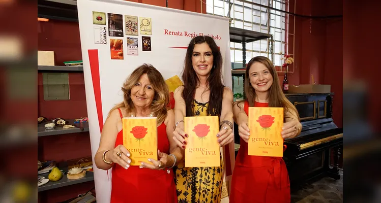 Renata com a escritora Dione Navarro e a editora Josiane Blonski