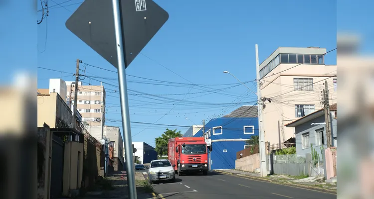 Fiação aérea afeta paisagem e segurança em Ponta Grossa