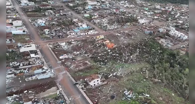 Informações sobre desalojados e desabrigados ainda estão sendo levantadas.