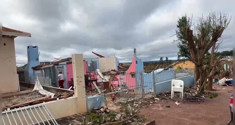 Informações sobre desalojados e desabrigados ainda estão sendo levantadas.