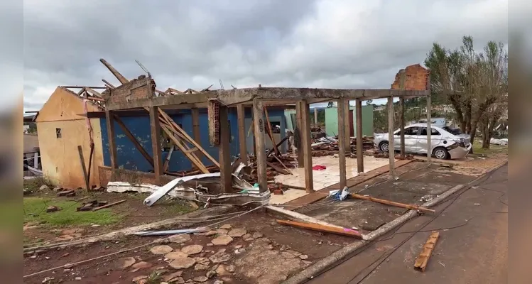 Informações sobre desalojados e desabrigados ainda estão sendo levantadas.