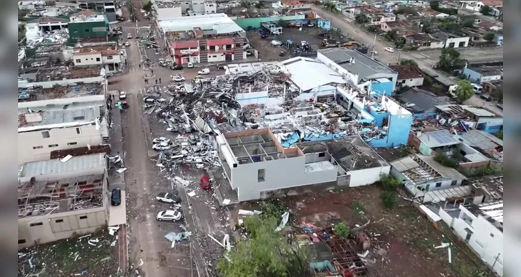 Informações sobre desalojados e desabrigados ainda estão sendo levantadas.