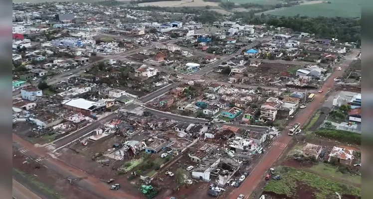 Informações sobre desalojados e desabrigados ainda estão sendo levantadas.