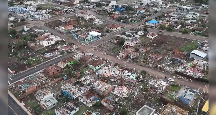 Informações sobre desalojados e desabrigados ainda estão sendo levantadas.