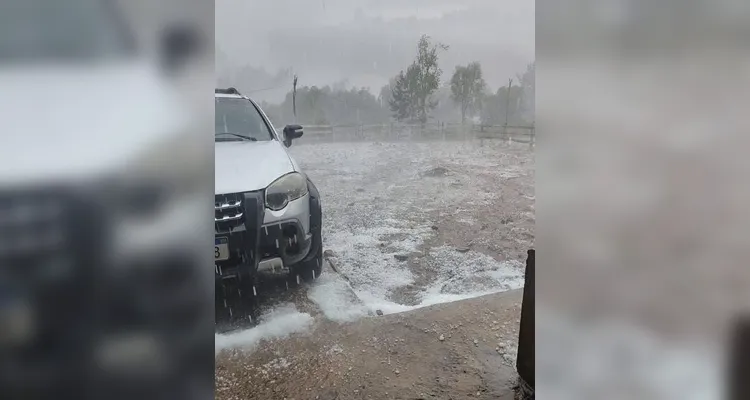 A chuva causou estragos em diversas casas.