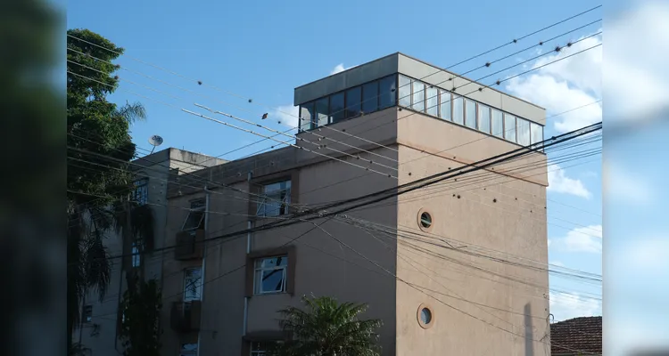 Fiação aérea afeta paisagem e segurança em Ponta Grossa