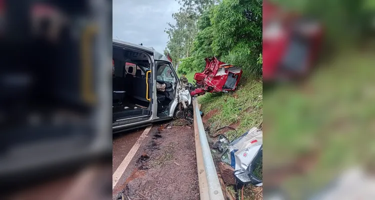 Paciente transportado por van de saúde morre após colisão com caminhão no PR