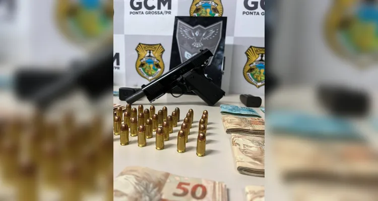 Homem é preso com arma irregular e R$ 50 mil após briga familiar em Ponta Grossa
