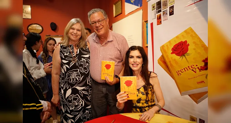 Renata com o casal Silvana Zimmermann Maia e Fábio Maurício Holzmann Maia