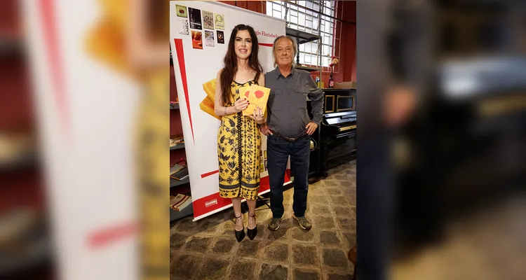 Renata e José Gaspar Chemin, autor do micro prefácio da obra