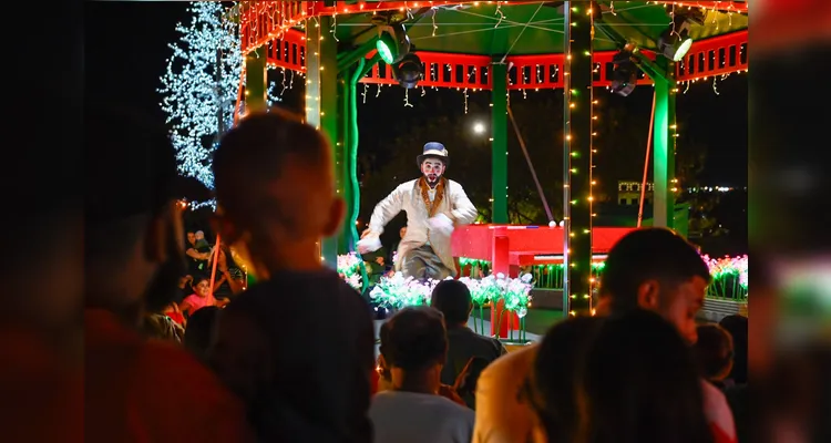Abertura do Natal em Ponta Grossa ilumina Parque Linear