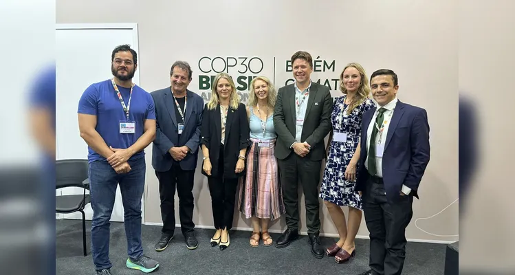 Parlamentar esteve ao lado de lideranças do Brasil e de outros países.