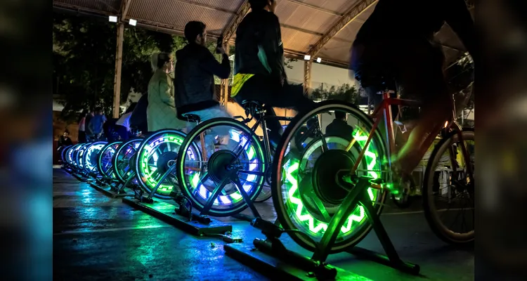 Cinema movido por energia de bicicletas estará pela primeira vez em Teixeira Soares