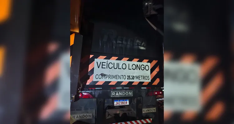 Acidente com caminhões deixa homem preso às ferragens em Arapoti