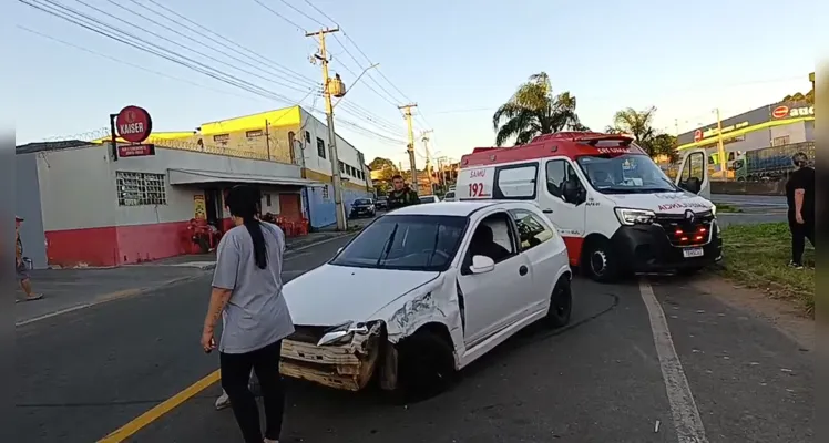 Mulher sofre fratura exposta em acidente com moto e dois carros no 'Santa Paula' em PG
