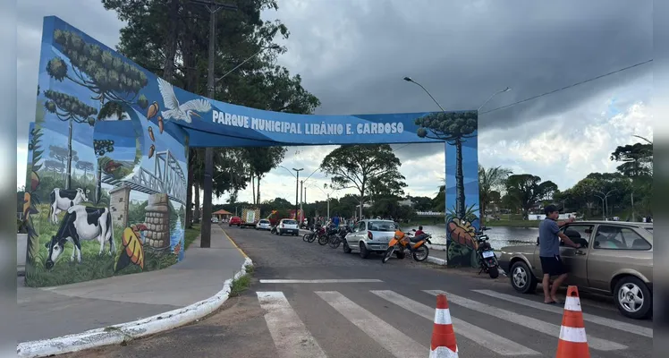 Bombeiros tentam localizar corpo em Castro