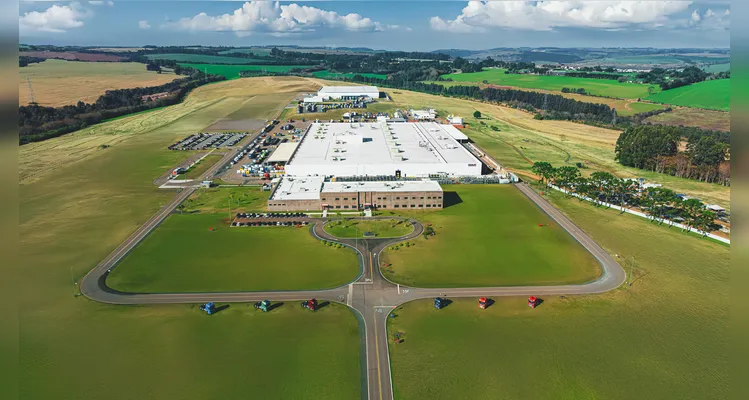 Em 2025, a DAF Caminhões reafirmou seu protagonismo em Ponta Grossa ao unir desenvolvimento industrial, responsabilidade social e foco absoluto no cliente